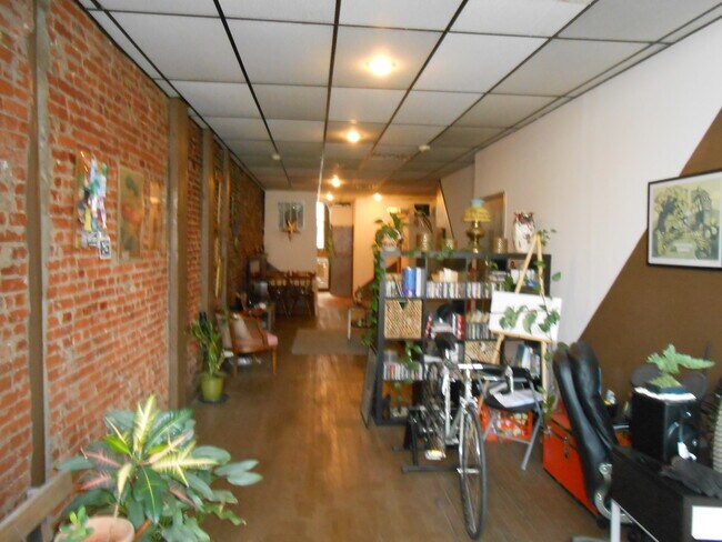Building Photo - 108 Market St