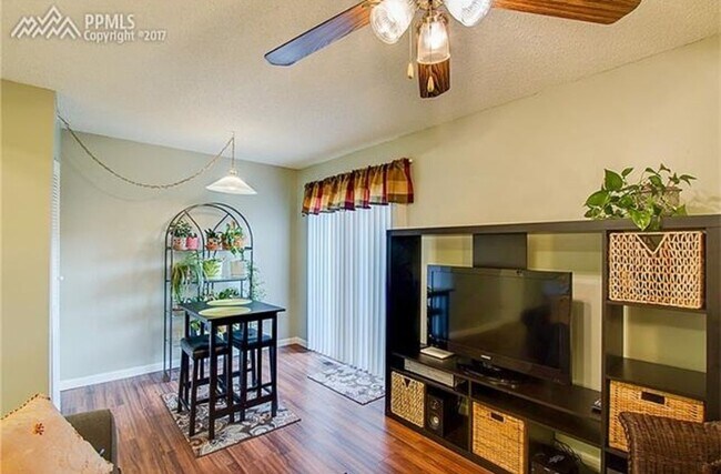 Foto del edificio - 5517 Mansfield Ct