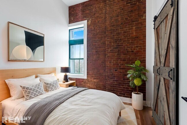 Foto del edificio - 16 Howard Ave