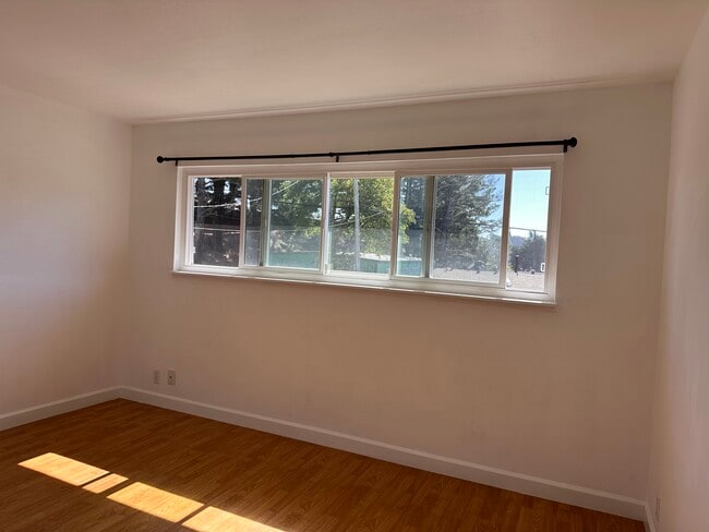 Bedroom - 2850 Sneath Ln