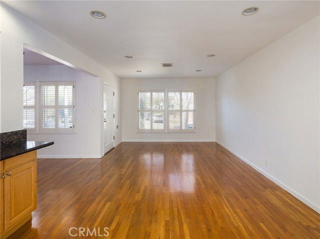 Foto del edificio - 7024 Alverstone Ave