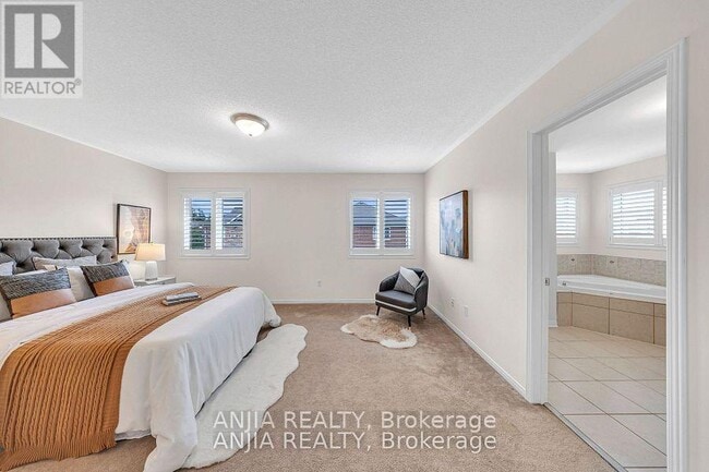 Building Photo - 34 Horn St