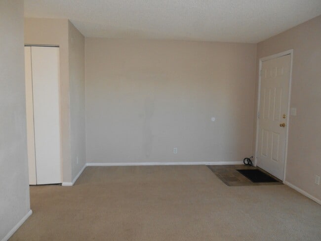 Building Photo - 898 Rhinegold Way