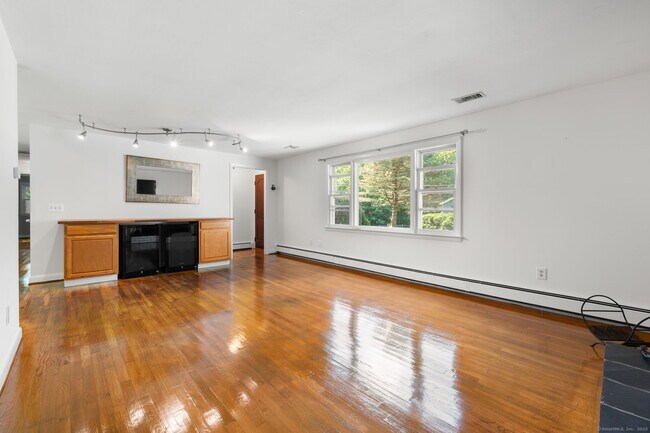 Foto del edificio - 31 Raven Wood Rd