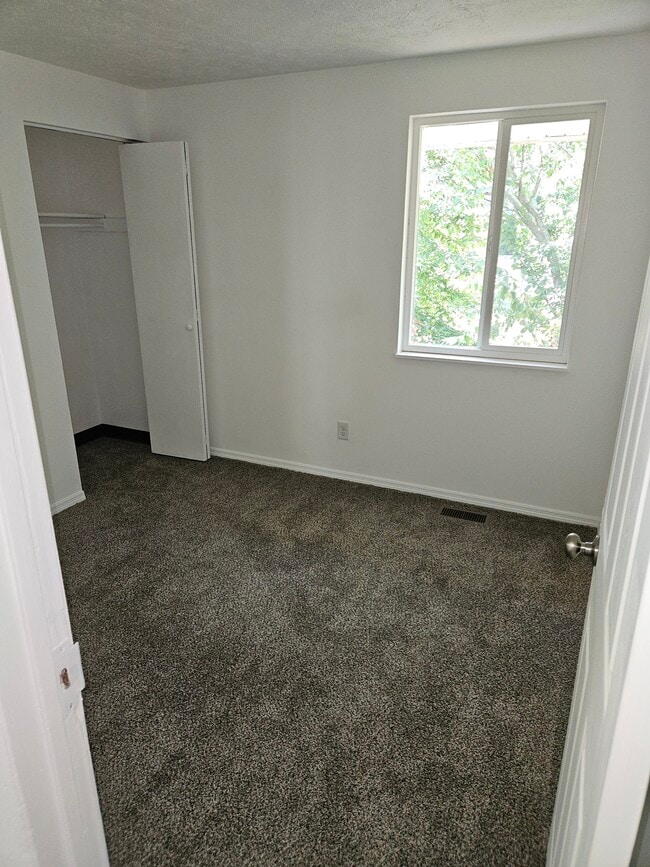 2nd bedroom - 7675 Pomeranian Dr