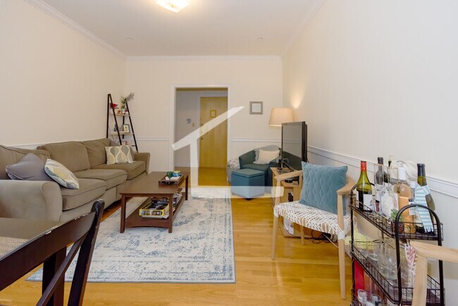 Foto del edificio - Avl 9/1 - No fee! Lovely 2BR/1BA in elevator building in Allston