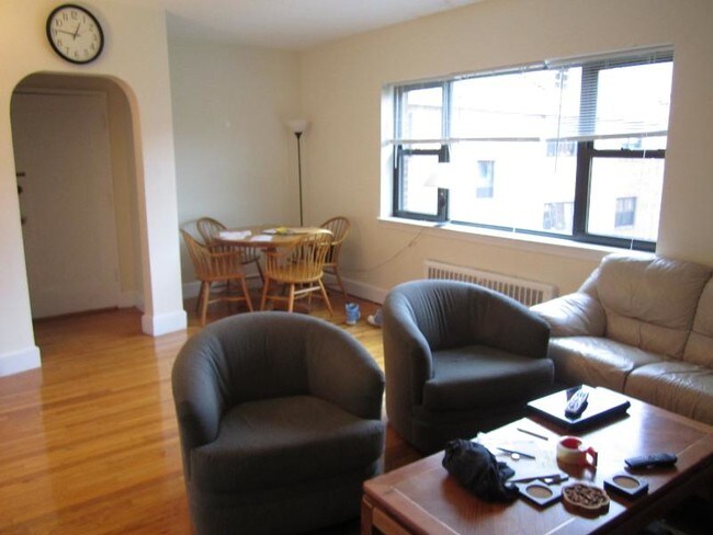 Foto del edificio - 106 Longwood Ave
