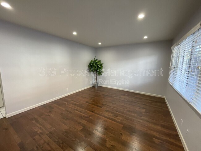 Foto del edificio - 10818 Blix St