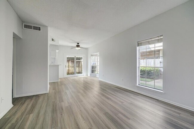 Foto del edificio - 7575 Cambridge St
