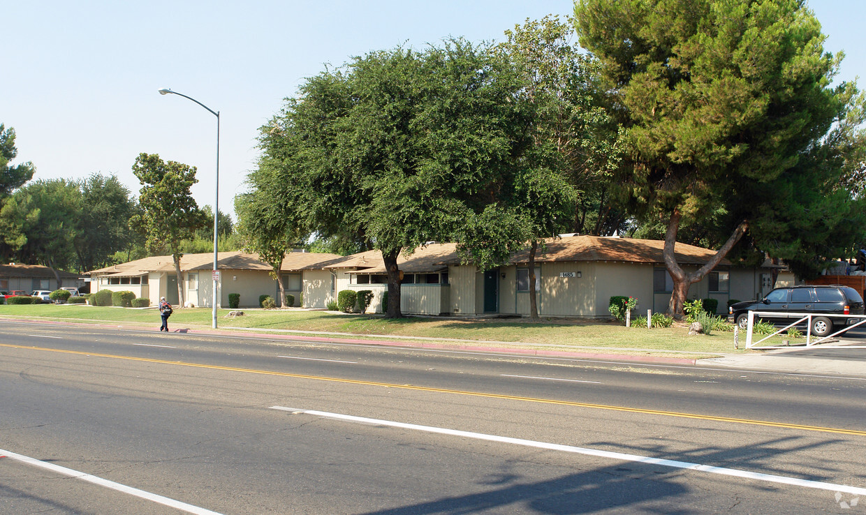 Primary Photo - Evergreen Apartments