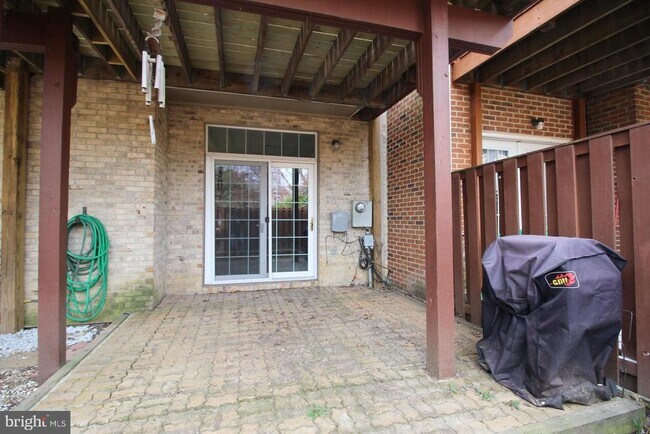 Foto del edificio - 6423 Little Potters Ln