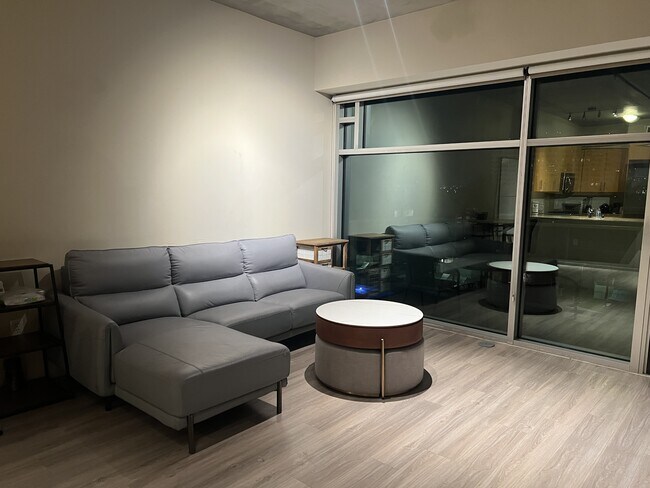 Foto del edificio - 353 E Bonneville Ave