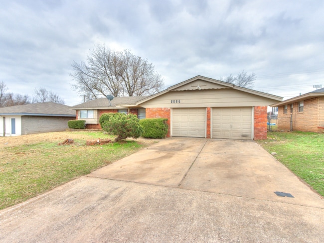 Photo - 8604 NE 33rd St House