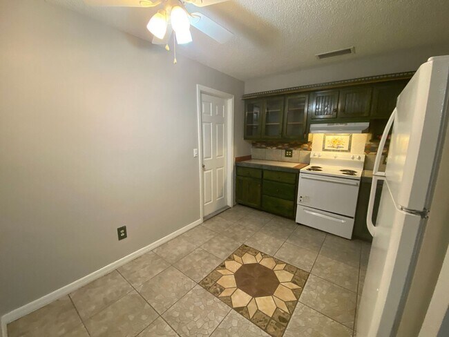 Building Photo - 2 Bedroom 1 Bath Duplex in Winter Park for...
