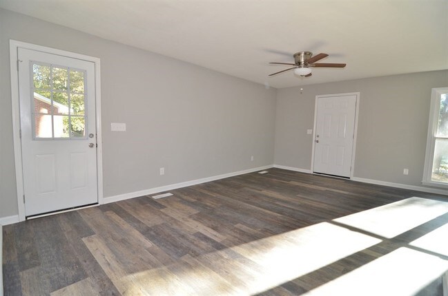 Building Photo - 3620 Bowling Dr