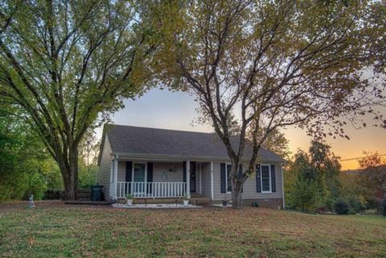 Primary Photo - Harpeth Woods Home with Large Fenced in Ya...