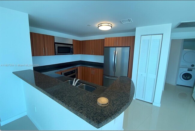 Foto del edificio - 300 S Biscayne Blvd
