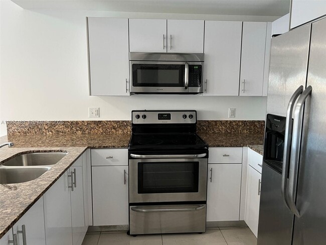 Foto del edificio - 2300 NW 7th St