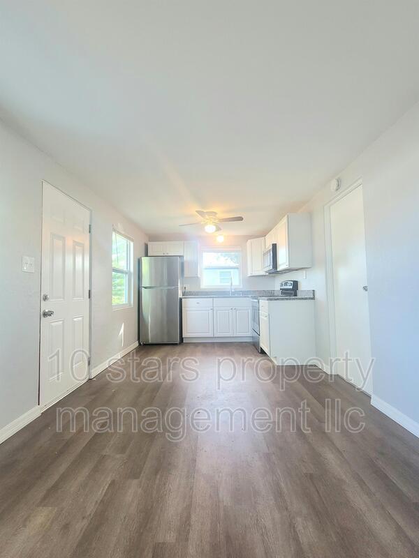 Building Photo - 4091 58th Ave N