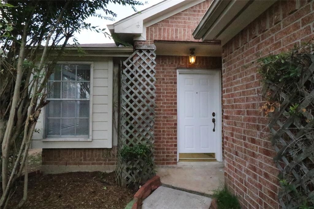 Primary Photo - 7434 Parkland Manor Dr