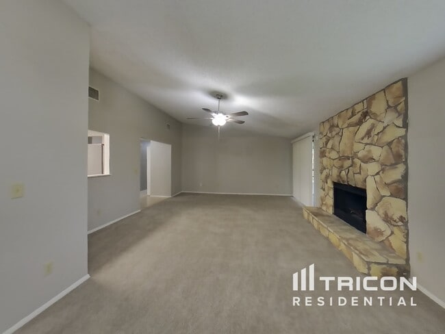Building Photo - 8338 Knotts Landing Dr E
