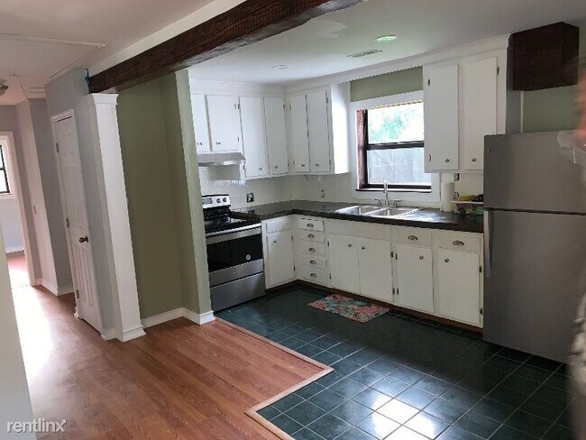 Building Photo - 3 br, 1 bath House - 1516 W Robinhood Dr