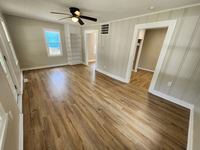 Building Photo - Spacious 4-Bedroom, 2-Bathroom Home AVAILA...