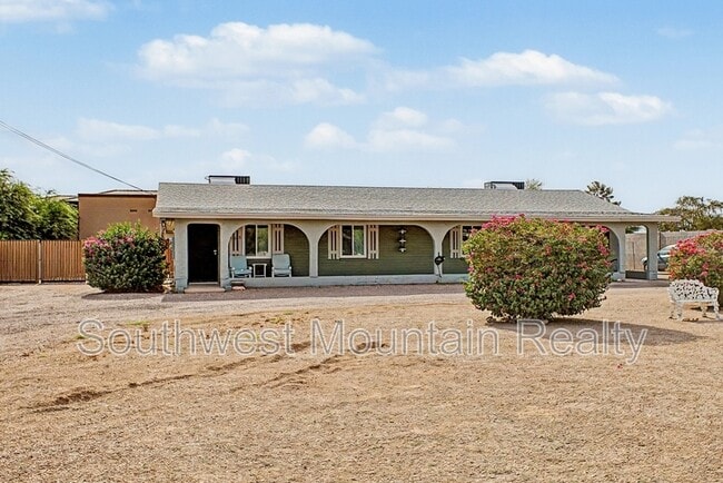 Building Photo - 560 S Grand Dr
