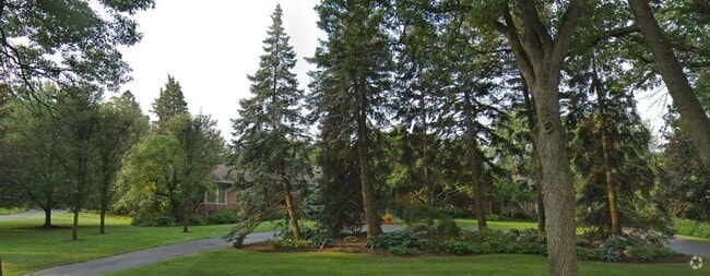 Building Photo - 645 Lone Pine Rd