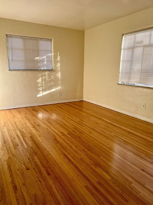 Foto del edificio - 1404 Carlisle Blvd SE