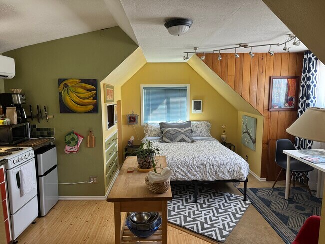 Building Photo - 1370 Garfield Aly