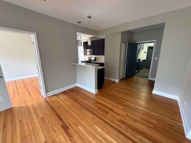 Foto del edificio - 836 E 53rd St