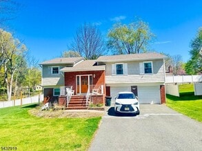 Building Photo - 7 Doremus Dr