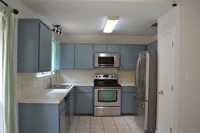 Foto del edificio - 2500 Cherrylawn Dr