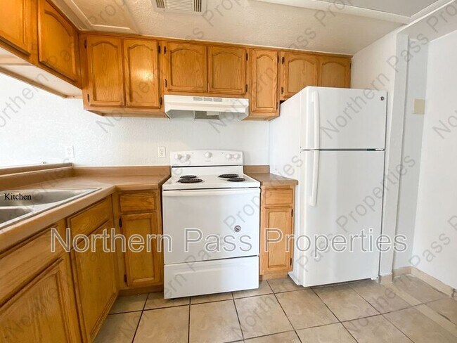 Foto del edificio - 4700 Maxwell Ave