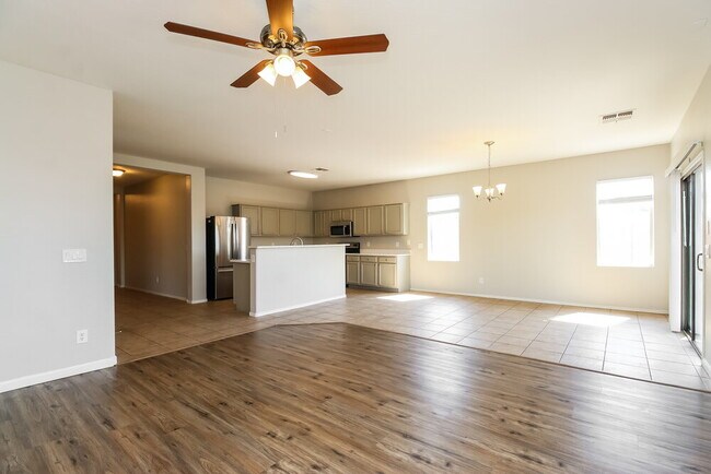 Foto del edificio - 25505 W Blue Sky Way