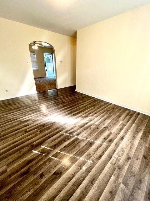 Foto del edificio - 1533 N Kentwood Ave