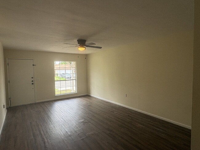 Building Photo - 3-Bed, 2 Baths, 2 Living Ares With Cozy Fireplace in San Antonio!"