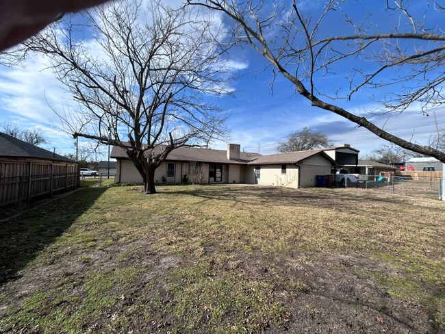 Building Photo - 902 Walnut St