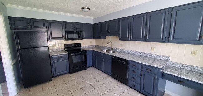 Foto del edificio - 2 Bedroom 2.5 Bathrooms Townhome