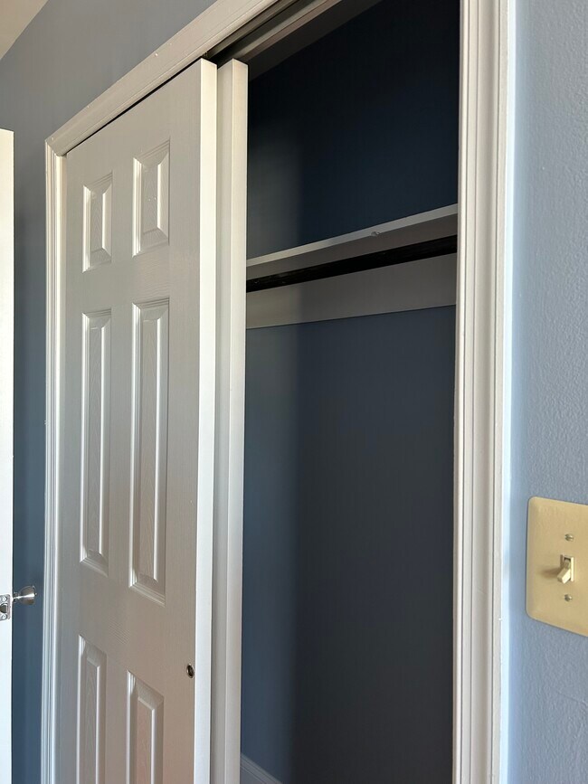 closet - 3925 Falls Rd
