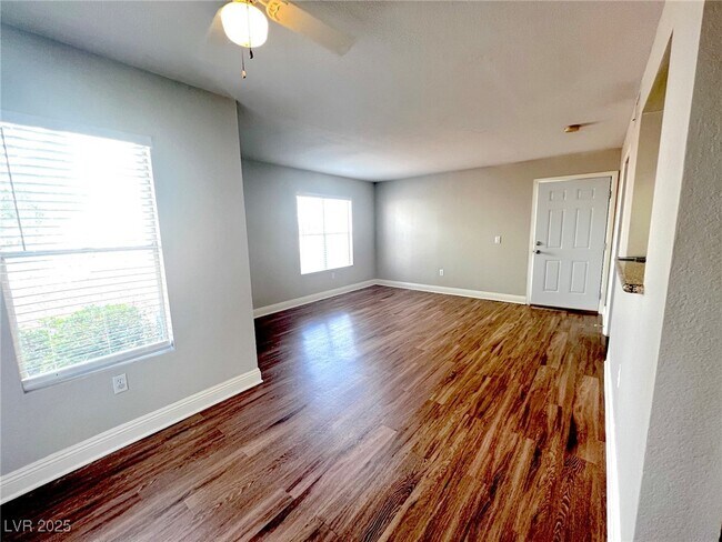 Foto del edificio - 6800 E Lake Mead Blvd