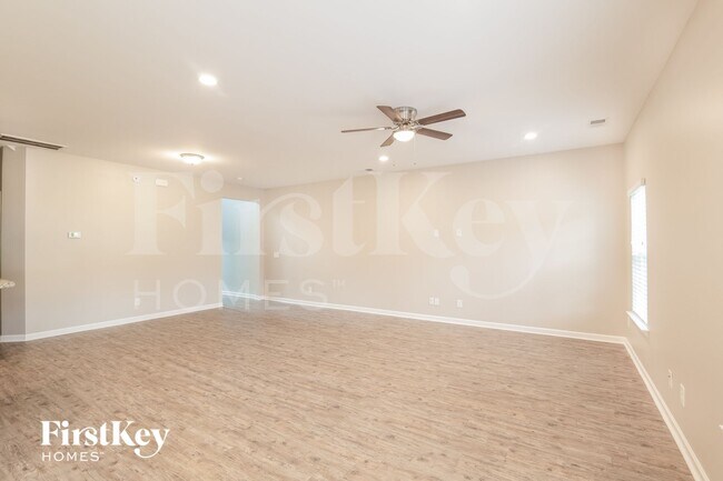 Foto del edificio - 758 Redbud Ln