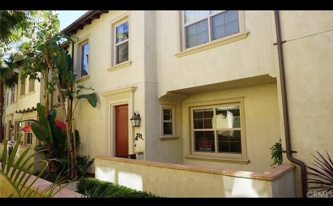 Building Photo - 544 S Casita St
