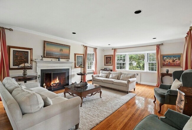 Foto del edificio - 192 Fox Meadow Rd