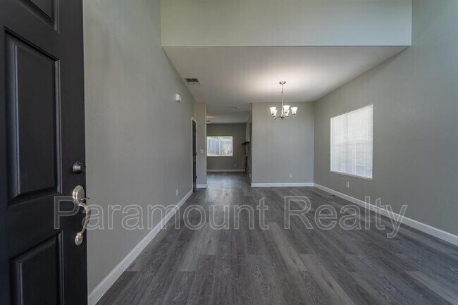 Foto del edificio - 4319 Roxbury Dr