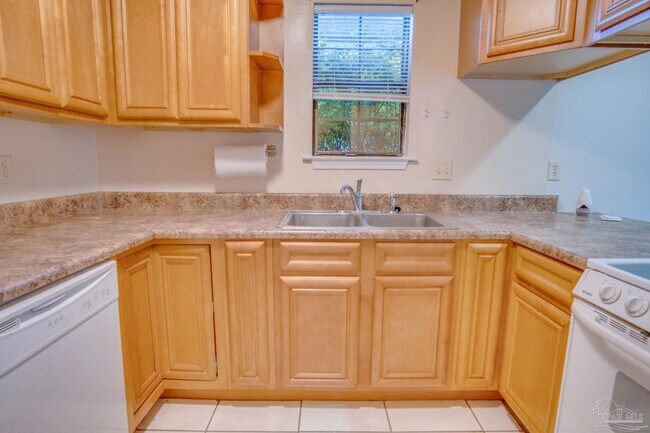 Foto del edificio - 8111 Stonebrook Dr