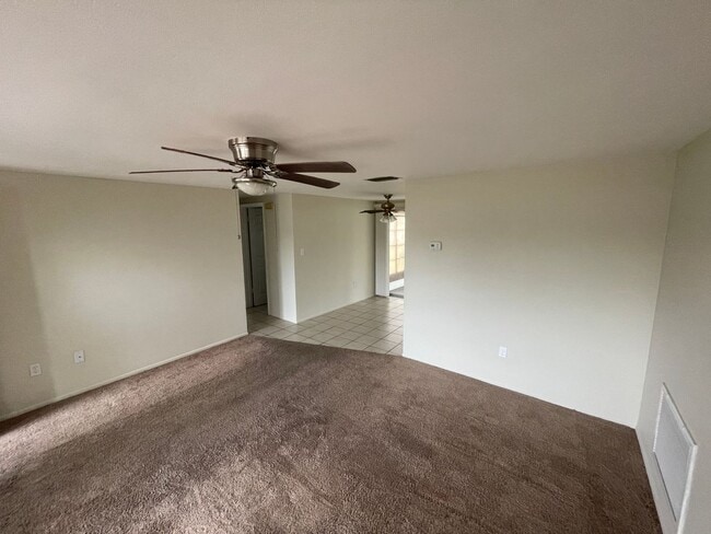 Building Photo - 2/1 in Port Richey