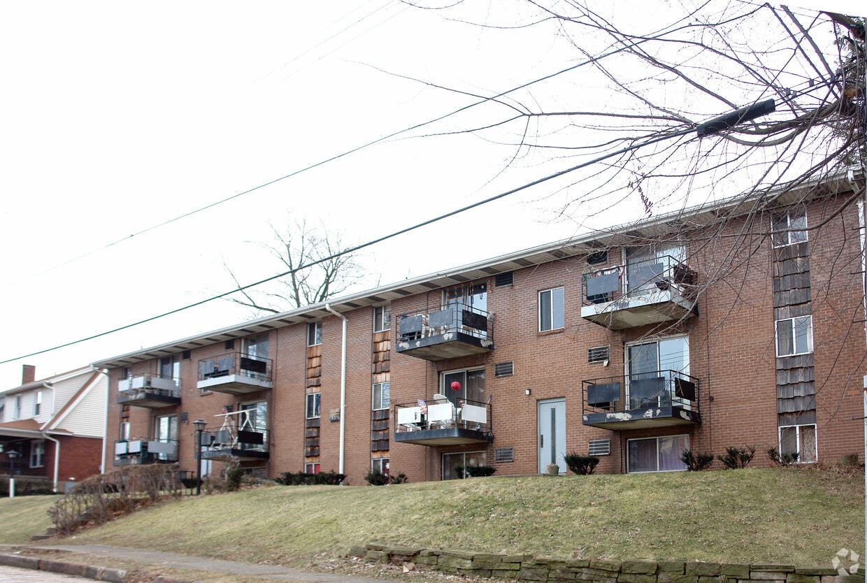Primary Photo - 231 Irwin Ave