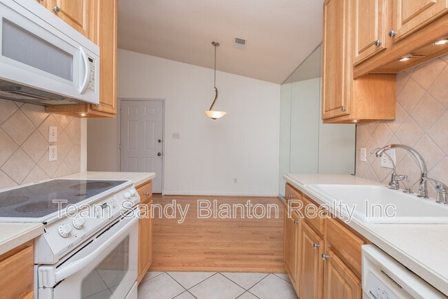 Foto del edificio - 2300 W Michigan Ave